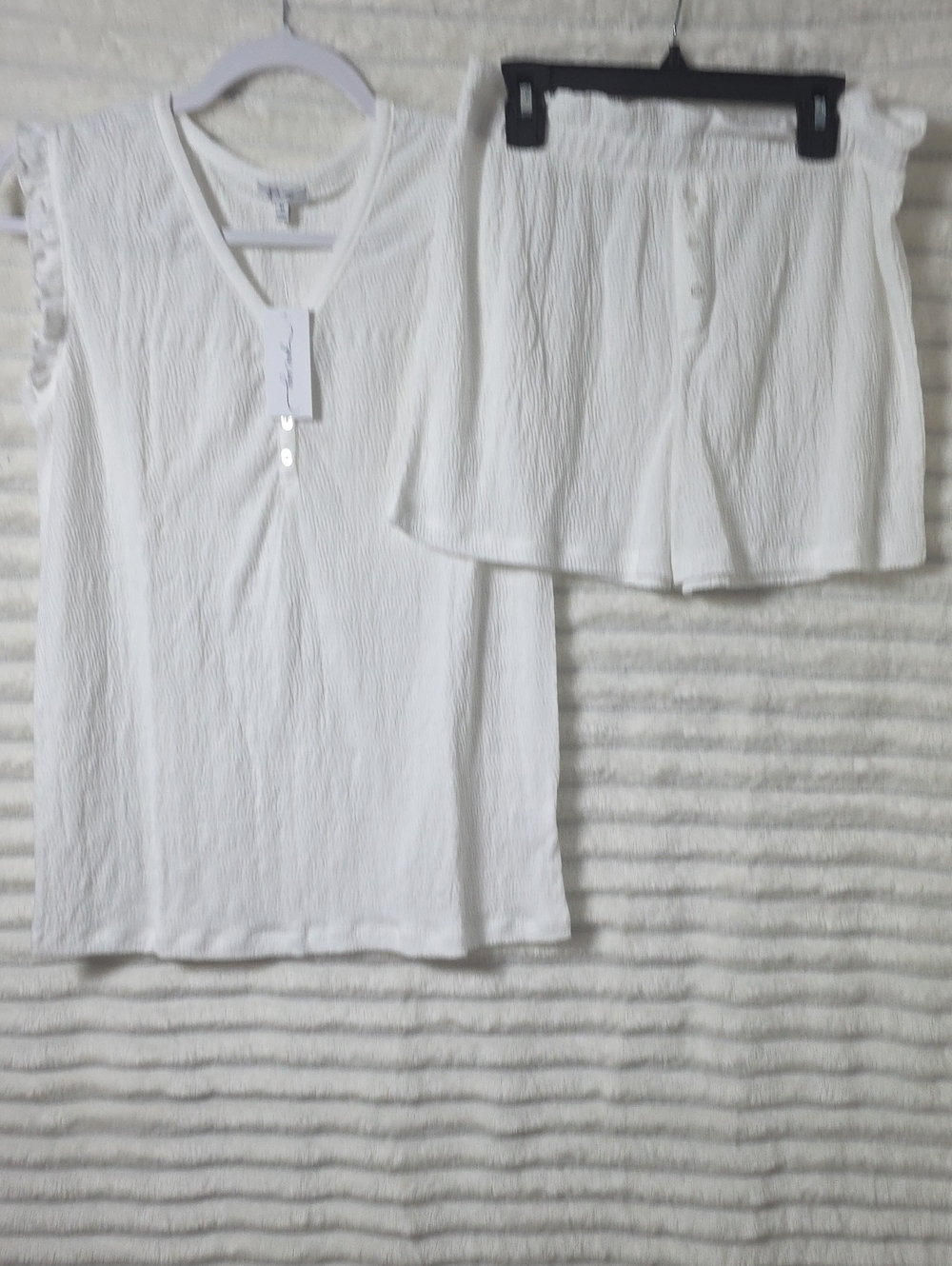 0284 Sleeveless White V-Neck Tank And Shorts Set; Medium